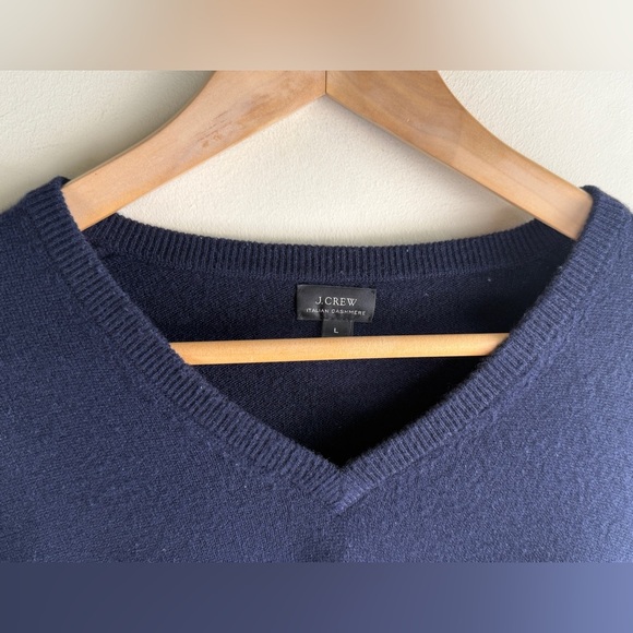 J.CREW Men's 100% Italian Cashmere V-Neck Sweater in Navy Blue Size LARGE - Picture 3 of 10